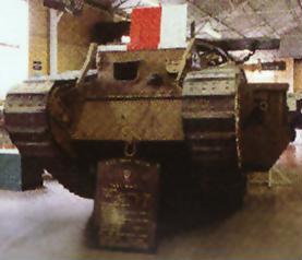 圖為Mk.V型雄性戰車。Mk.V型是由Mk.IV型改良而來，它的動力系統和裝甲護能力均獲得提升。